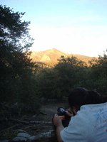 夕日に映えるTahquitzの岩を撮影中のきにょん